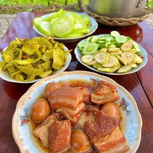 Tuyển chị giúp việc nấu ăn đi bao ăn ở lại ạ