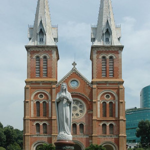 Trưa Nay Em Tìm Một Cô Dưới 53 Tuổi Về Lau Dọn Nhà Cửa