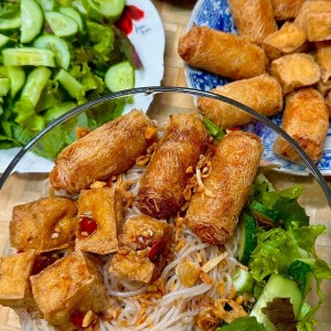 Gia đình em đang cần tìm 1 chị giúp việc nhà ở lại tại Quận 11 (khu đường Ông Ích Khiêm).