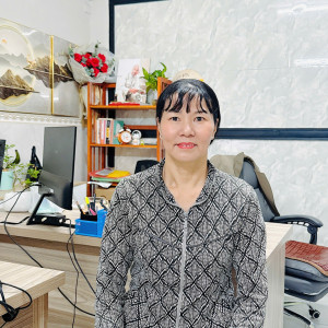 Em đang tìm việc cho cô hàng xóm em ạ