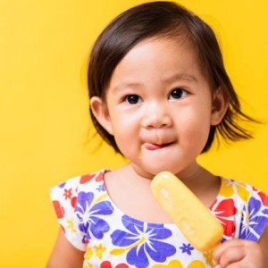 Gia đình em ở Quận 3 Đường Lý Chánh Thắng. Cần gấp 1 cô chăm bé 10 tháng lương 14 triệu bao ăn ở ạ