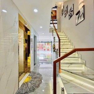 Vợ chồng em tha thiết tìm chị bảo mẫu chuyên chăm sóc bé về chăm bé  nhà em được 7 tháng