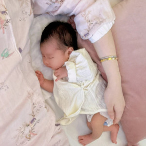 Tuyển Gấp 1 Cô Chăm Bé Đi Làm Bao Ăn Ở Lại A