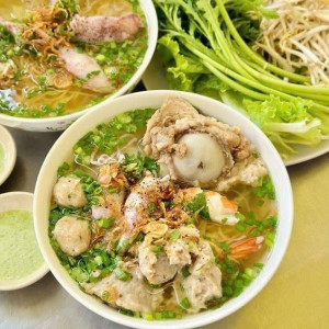 EM CẦN CÔ GIÚP VIỆC DƯỚI 54 TUỔI ( Ở LẠI ĐƯỢC )