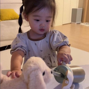 Vợ chồng em có bé 18 tháng tuổi cần tìm gấp 1 chị chuyên chăm bé cho vợ chồng em đi làm 