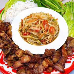 Tuyển gấp 1 cô chăm bé giỏi đi làm bao ăn ở lại ạ