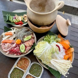 Tuyển gấp 1 cô chuyên giúp việc nhà cho gđ em ạ