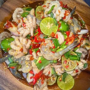 Tuyển gấp 1 cô chăm bé bao ăn ở lại ạ