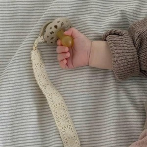 Bé được 7 tháng cần gấp 1 chị chăm bé để em đi làm ,em mới mở shop quần áo nên cần chị về chăm nôm bé