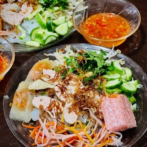Em cần  tuyển 1 chị giúp việc cho nhà em ở mặt phố có 1 trệt 1 lầu trên đường Tân Sơn, Gò Vấp