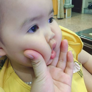 Vợ Chồng E Lại Đăng Tìm Cô Bảo Mẫu Về Chăm Bé Gái 7 Tháng !