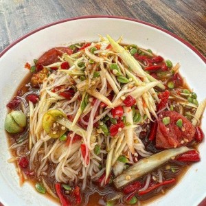 Gia đình cần gấp 1 cô nội trợ cho gđ em ạ