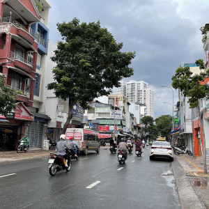 Trên đường  Lý Chính Thắng Quận 3- Nhà Em Đang Cần ngay 1 cô qua nhà làm nội trợ trong gia đình với mức lương từ 12 triệu trở lên !