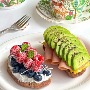 Tuyển gấp 1 cô chăm ông đi làm bao ăn ở lại ạ