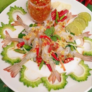 Cần người đi làm về ạ