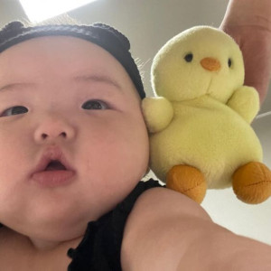 VỢ CHỒNG EM CẦN CÔ VỀ CHĂM BÉ BÔNG ĐƯỢC GẦN 8 THÁNG