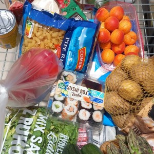 Nhà 1 trệt 1 lầu cần tìm chị giúp việc nhà, nấu ăn, dọn dẹp nhà cửa.