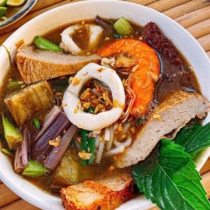 Em đang tuyển gấp ạ