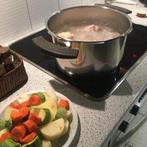 Hai vợ chồng em mới chuyển ra riêng cần gấp 1 chị giúp việc đi làm bao ăn ở lại