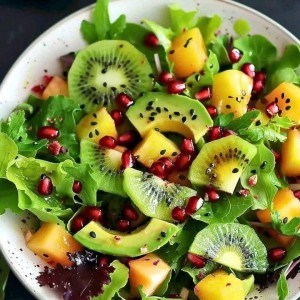 Tuyển gấp 1 cô nội trợ cho gđ em ạ