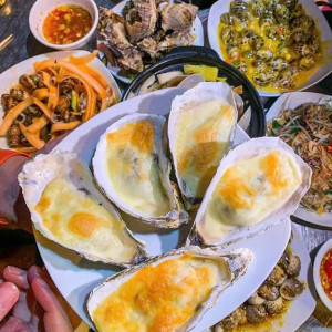 Tuyển gấp 1 cô nấu ăn ngon cho gđ em ạ