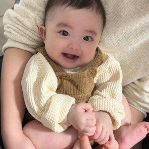 Bé nhà em nay được gần 9 tháng tuổi rồi nên em đang cần tuyển cô về chăm sóc bé chu đáo !