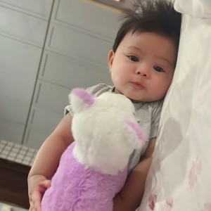 Vợ chồng em mới vừa có bé nhỏ được 3 tháng tại Đảo Kim Cương- Quận 2 nên em tìm chị bảo mẫu đến trông coi bé phụ gia đình 1 tay nha