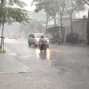 Mưa bão tới rồi, các chị đã có việc đi làm hết chưa, nhanh tay nhấc máy liên hệ Ngọc để đi làm ngay nhé