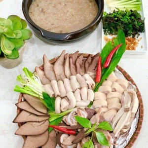 Tuyển gấp 1 cô chăm bé giỏi , có kinh nghiệm đi làm bao ăn ở lại ạ