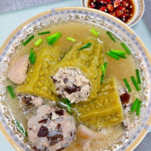 Tuyển gấp 1 cô nấu ăn ngon đi làm bao ăn ở lại ạ