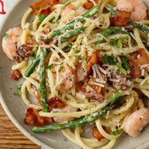 Tuyển cô chăm bé 5 tháng bao ăn ở lại ạ