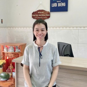 Em đang tìm việc cho chị gái em ạ