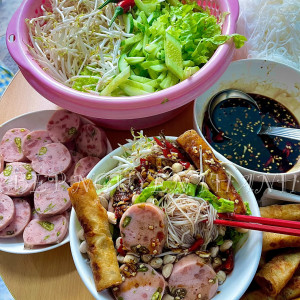 Nay đầu tuần em cần 1 cô giúp việc nhà bao ăn ở. Lương khởi điểm 11 triệu