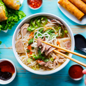 Vợ chồng em ở chung cư B1 Trường Sa quận 3 ,đang cần gấp 1 chị chuyên giúp việc nhà .