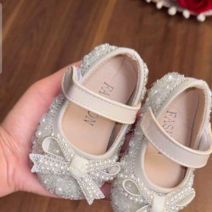 em cần gấp chị chuyên chăm bé lương 12 triệu ở ngay chợ Hạnh Thông Tây - Gò Vấp.