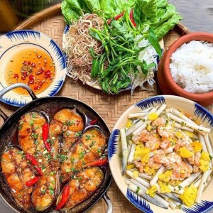 Trong sáng nay em cần tìm gấp 1 chị giúp việc chuyên nấu ăn dọn dẹp BAO ĂN Ở LẠI