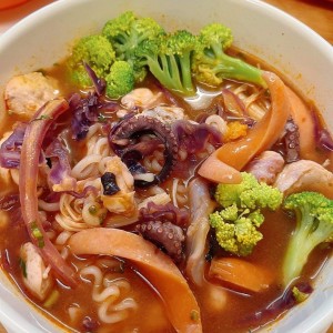 NHÀ MẶT PHỐ NGAY ĐƯỜNGNGUYỄN TRÃI QUẬN 5. TÌM CÔ GIÚP VIỆC LƯƠNG 12 TRIỆU TRỞ LÊN