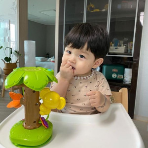 Vợ chồng em đang tìm 1 chị chăm bé nhà em được 9 tháng, nhà có 2 vợ chồng em và bé ở đường Xuân Hồng- Tân Bình