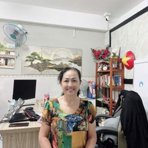 Chị Hoa đa năng mọi cv đang tìm việc bao ăn ở lại ạ