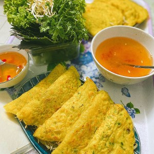 Nhà mặt phố có 1 lầu, em đang cần chị đến dọn dẹp và trông coi nhà cửa giúp em nha