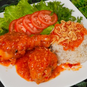 Em đang tìm 1 cô dưới 59 tuổi , sức khoẻ tốt về làm phụ việc nhà , nhà em có 1 lầu nhỏ 