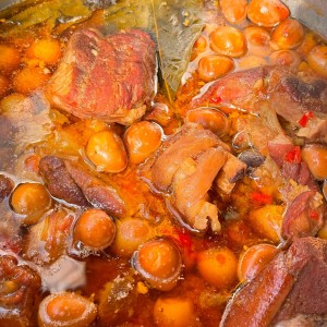 Nhà em ở trên đường Trần Hưng Đạo Quận 5 e cân 1 cô giúp việc làm ở lại được, với mức lương từ 12 triệu trở lên