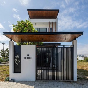 - Công việc nhẹ nhàng: giúp việc nhà, dọn dẹp nhà cửa. Nhà 1 trệt 1 lầu.