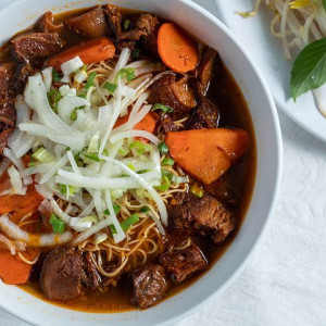 Vợ Chồng Mới Cưới Ra Riêng Ở Chung Cư B1 Trường Sa Quận 3 ,đang Cần Gấp 1 Chị Chuyên Giúp Việc Nhà .
