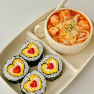 Tuyển gấp 1 cô nấu ăn và dọn dẹp cho gđ em ạ