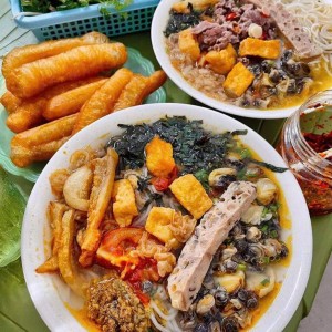 Tuyển gấp 1 cô chăm bà đi làm bao ăn ở lại ạ