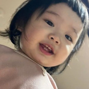 Bé Gạo nhà em nay được 6 tháng, em phải đi làm lại nên cần 1 chị bảo mẫu ở chung cư Tân Phước Plaza LƯƠNG 14 TRIỆU BAO ĂN Ở