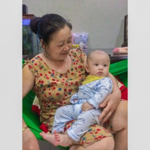 Hiện gd e đag cần cô chăm em bé 9 tháng ở Vinhomes Bình Thạnh.