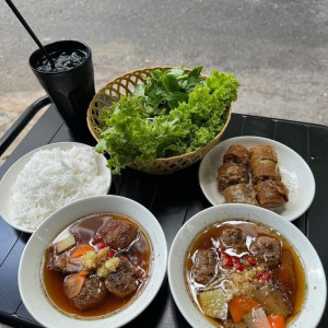 TRONG HÔM NAY EM CẦN TÌM GẤP 1 NGƯỜI GIÚP VIỆC CHUYÊN NẤU ĂN VÀ DỌN DẸP