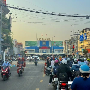 EM CẦN 1 CHỊ GIÚP VIỆC LÀM ĂN Ở LẠI VỚI GIA ĐÌNH EM LUÔN